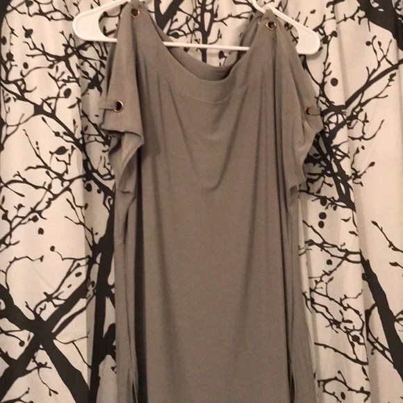 Green blouse - Picture 2 of 5